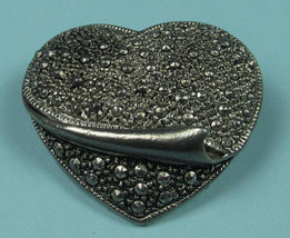 silver tone heart brooch - $15.47 CAD