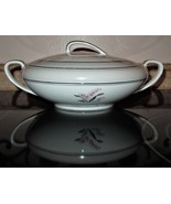 Noritake China Lilybell Lidded Covered Vegetable Bowl 5556 Platinum Banding - $1,511.50 MXN