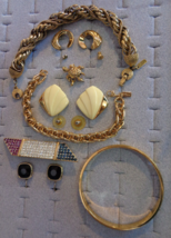 8 Pc Lot MONET Jewelry Bracelets Earrings Brooch Charm Turtle Rhinestone Gold PL - £23.59 GBP