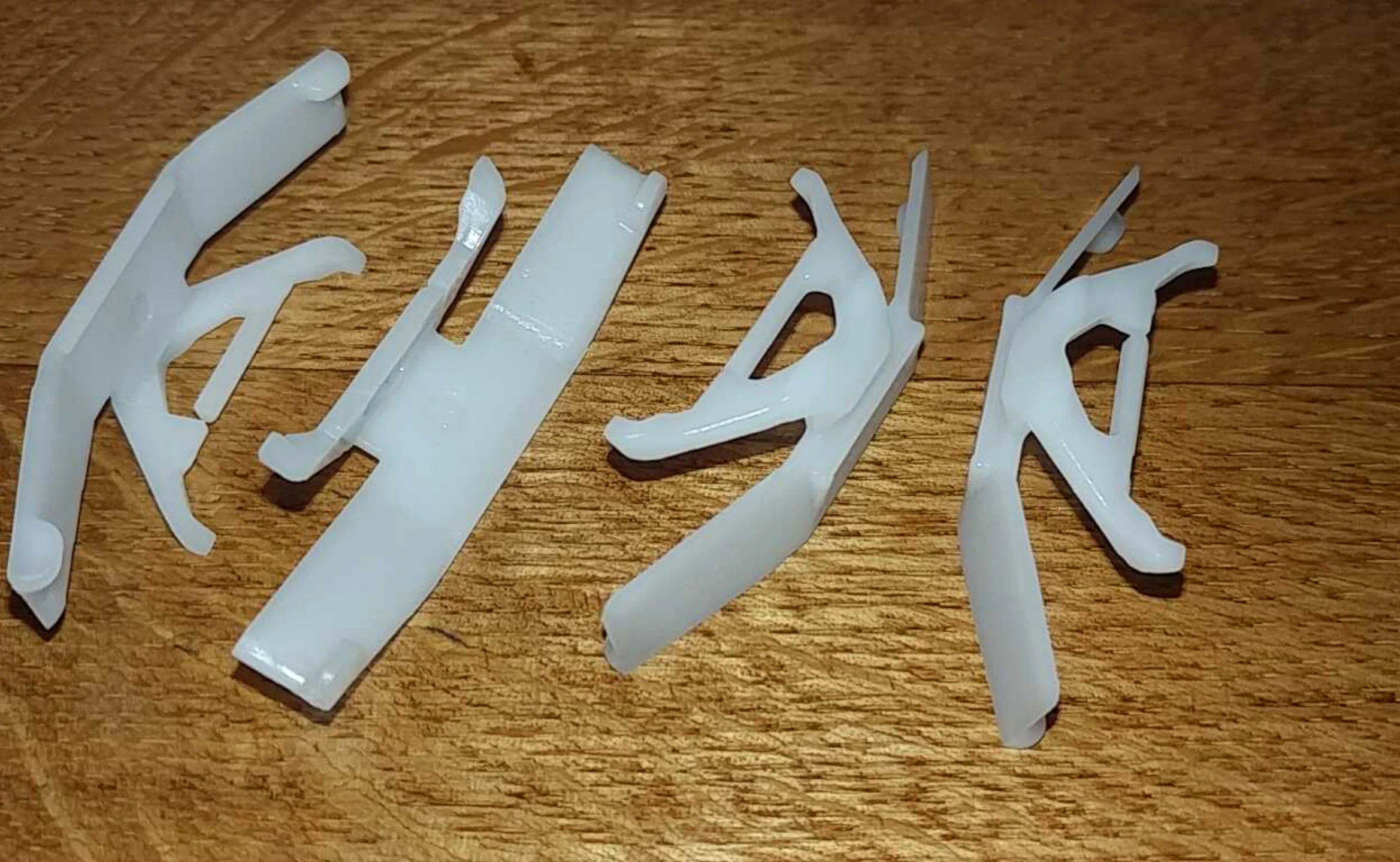 Mitsubishi Pajero 93-99 Drip moulding clip (4pcs) - $57.78 CAD