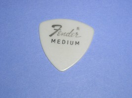 Fender Vintage Guitar Pick Triangle Shaped Medium - £9.37 GBP