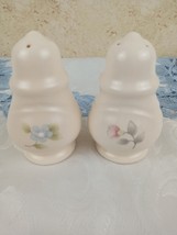 Pfaltzgraff USA Tea Rose Salt &amp; Pepper Shakers Set Pink Blue Cream No Pl... - £10.64 GBP