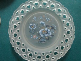 Viking Glass Reticulated Border Transfer Central Bouquet 8 1/2 Light Blue - £42.82 GBP