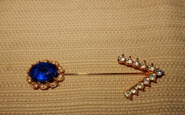 Beautiful vintage gold tone blue &amp; white rhinestone sweater guard bar pin - £9.57 GBP