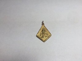 10K Gold Plated Miraculous Virgin Mary Rhomboid Medal - $684.57 MXN