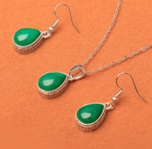 Vintage Boho Style Teardrop Shape Jade Green Pendant Necklace &amp; Earring Set - £13.57 GBP