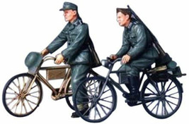 Tamiya - German Soldiers with Bicycles Model Set - £10.88 GBP