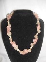Vintage Frosted Pink And White Flower and Leaf Shaped Plastic Bead Choke... - €12,07 EUR
