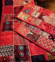 Exquisite Handmade Gujarat Embroidered &amp; Jeweled Table Runner with 6 - $2,191.76 MXN