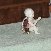 ANGEL hands extended, ceramic white w/burgundy  flowers (liv rm shlv)) - $14.85