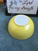 Vintage Pyrex LARGE 4-Quart Yellow Primary  Mixing Nesting Bowl Cookware - $25.75