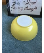 Vintage Pyrex LARGE 4-Quart Yellow Primary  Mixing Nesting Bowl Cookware - £20.20 GBP