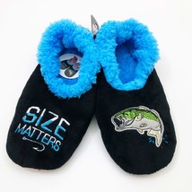 Snoozies Men&#39;s Slippers Size Matters Fishing Medium 9/10 Black - $278.56 MXN