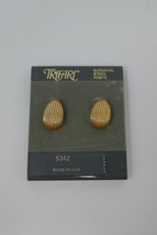 Trifari Gold Tone Drop Shaped Textured Earrings - £18.73 GBP