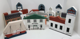 9 Piece Lot Of The Cat&#39;s Meow Buildings Lighthouses &amp; Sheila Drayton House - £14.35 GBP