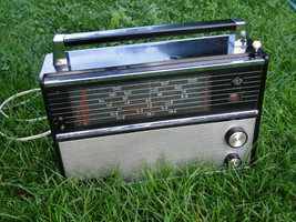 Antique  Soviet USSR VEF 12 RADIO LW MW SW1-5 Worldwide Receiver 1970 - £82.34 GBP