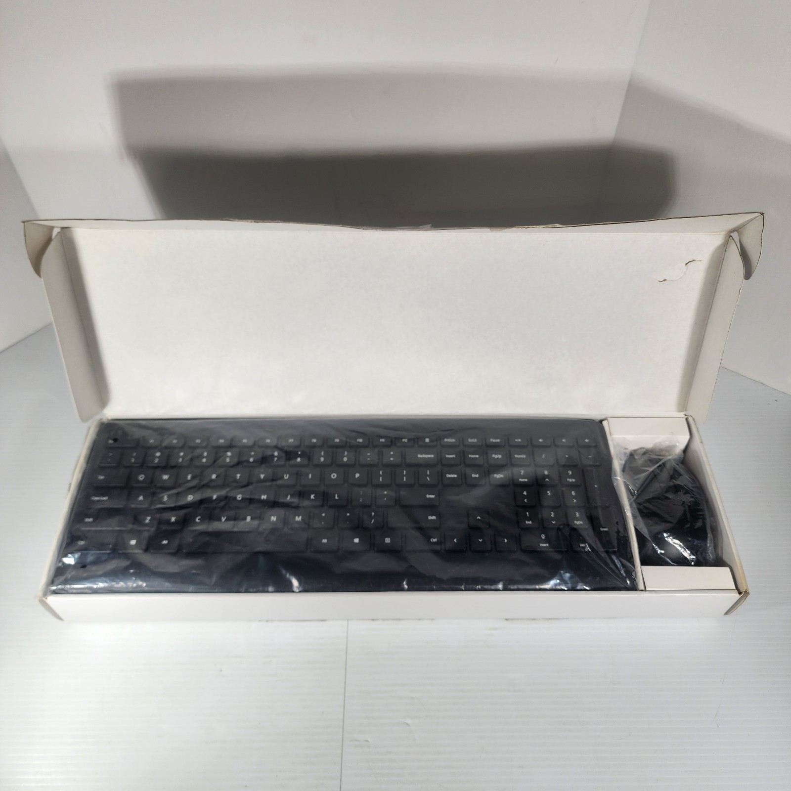 READ Microsoft Wireless 900 Desktop Wireless Keyboard & Mouse NO USB DONGLE  Item image 2