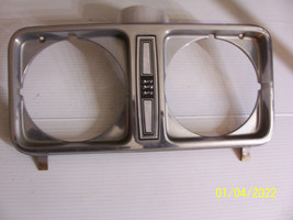 1975 FORD LTD CUSTOM 500 RIGHT HEADLIGHT TRIM BEZEL GRILL USED OEM 1976 ... - £115.52 GBP