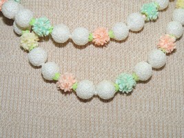 Bead necklace 15&quot;-18&quot; unbranded carved floral beadwork lightweight vintage - £16.14 GBP