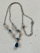 Elegant Dainty Silvertone Twist Chain w Aqua Blue Rhinestone Pendant Necklace – - £13.08 GBP