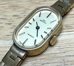 Vintage Saks Fifth Avenue Lady Gold Tone Swiss Oval Hand-Wind Mechanical Watch - £26.57 GBP