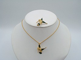 Enamel Hummingbird Set Emerald Green Gold Tone Chain Pendant Necklace and Brooch - £23.09 GBP