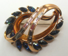 Vintage Signed TRIFARI Pat. Pend. Brooch Blue Sapphire and Clear Stones 1950&#39;s - £116.85 GBP
