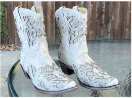 Corral Women&#39;s Metallic Glitter Inlay Crystal White Boots - £173.08 GBP