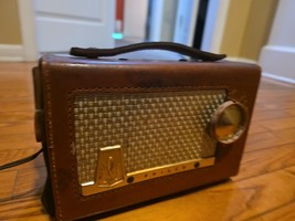 Philco radio model E-675-124 - $61.19 CAD