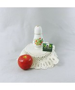 Sugar Shaker by Avon Strawberries Porcelain 22K Gold Trim Vintage - €35,69 EUR Sugar Shaker by Avon Strawberries Porcelain 22K Gold Trim Vintage - €35,69 EUR