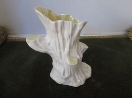 BELLEEK  IRELAND TREE TRUNK VASE IVORY &amp; YELLOW LUSTRE 6TH MARK 6.25&quot; TALL - $428.21 MXN