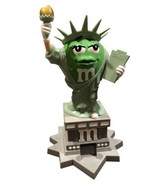 M&amp;M&#39;s World Ms. Statue of Liberty Dispenser Lady Green Torch In Hand - $248.42 MXN
