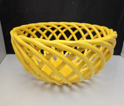 Open Weave Lattice Fruit Bowl Bread Basket Braided Yellow Arlington Desi... - £29.37 GBP