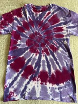 NEW Gildan Womens Purple Burgundy White Spiral Tie Dye Short Sleeve Shir... - $24.50