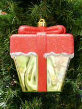 Oversized Present w/RED Top And Bow Green Bottom Shatterproof Xmas Tree Ornament - £7.12 GBP