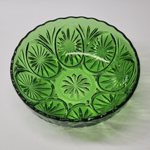 Anchor Hocking Green Glass Star &amp; Cameo Medallion Pattern Bowl Vintage 8” Round - £18.41 GBP