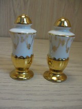 White With Gold Scallops Swag Designs Salt &amp; Pepper Shakers  - £6.28 GBP
