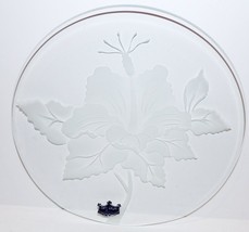 STUNNING ARTS HAWAII FRANK ODA ETCHED GLASS HIBISCUS FLOWER 8&quot; PLATE WIT... - $28.74