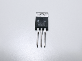 MC7924CT MOTOROLA Linear Negative Voltage Regulator 24V 1A TO-220 3-Pin - $3.00