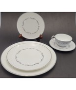 Royal Doulton Coronet 5 Piece Place Setting #H4947 England Vtg Great Con... - $67.15 CAD