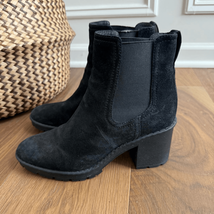 $425 Vince Henderson Weatherproof Suede Heel Chelsea Ankle Boot Black 8 - $1,686.11 MXN