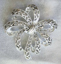 Fabulous Silver-tone Filigree Bow Brooch 1960s vintage - £9.79 GBP