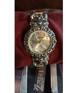 Women&#39;s Round Silver Tone Attitude Watch - $298.23 MXN