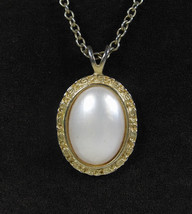 Oval Frosty White Cab Pendant Vintage Necklace Goldtone Chain Retro Boho 18&quot; - $14.84