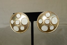 Vintage 1980s runway style gold tone &amp; white enamel shield earrings - £12.01 GBP