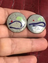 Vintage Hand Painted Design On Copper Tone Metal Discs Screw Back Earrings - £9.50 GBP