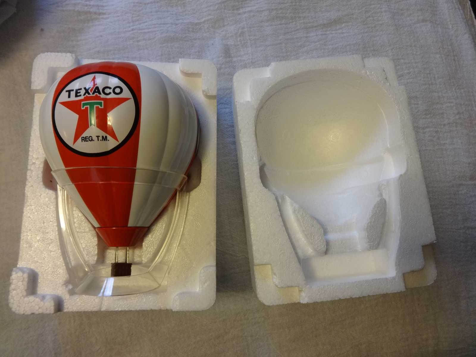 Primary image for TEXACO hot air balloon bank ERTL diecast with stand and box