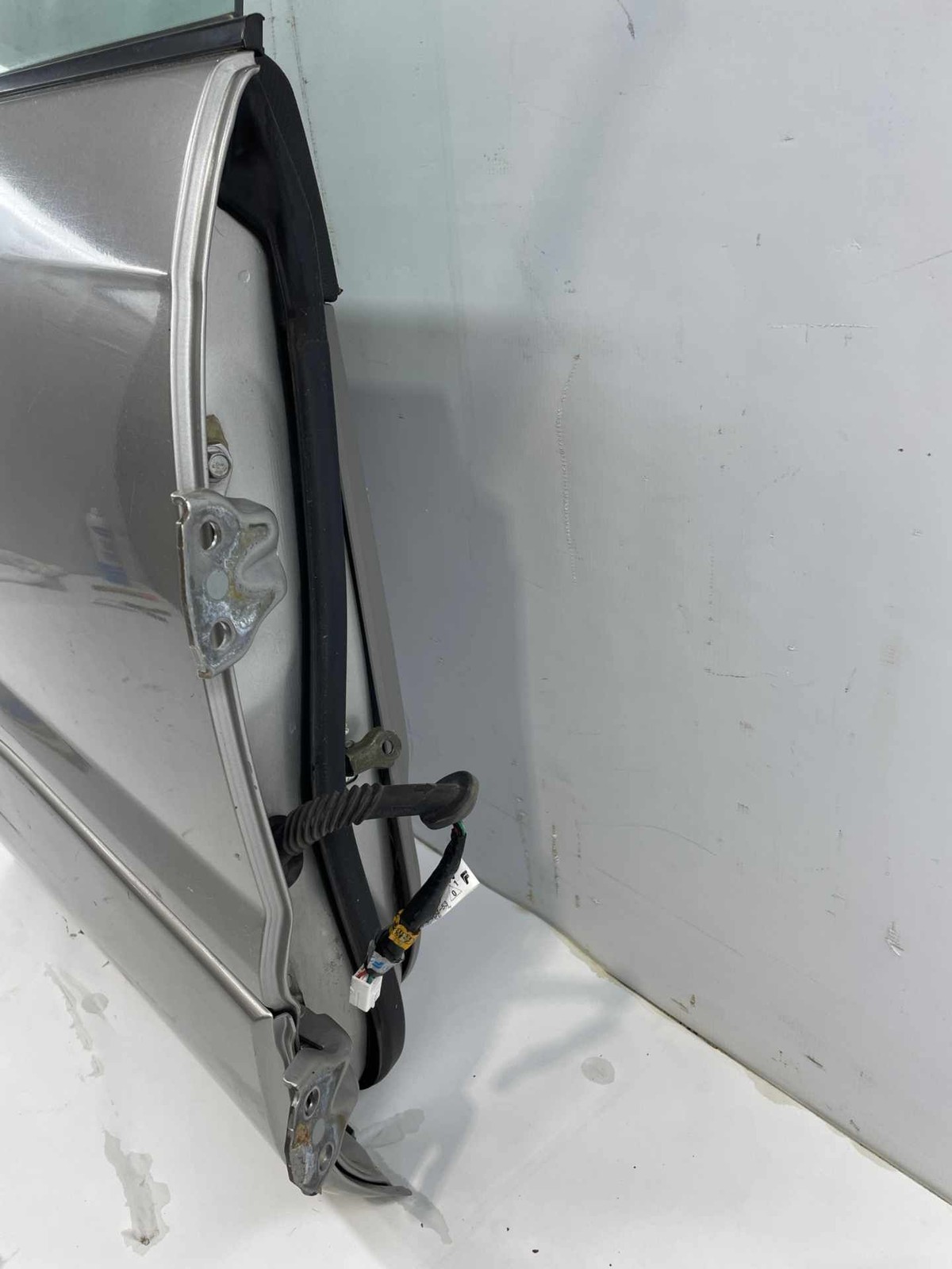 2006-2008 Subaru Forester RH Passenger Rear Driver door Assembly Scuffs Dent OEM Item image 6
