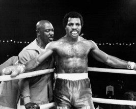 Carl Weathers as Apollo Creed ringside in corner Rocky 24x36 inch poster - $428.53 MXN