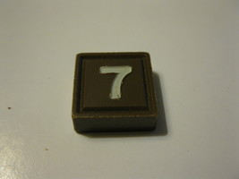 1968 3m bookshelf Quinto Board Game Piece: Brown #7 Square - £0.80 GBP